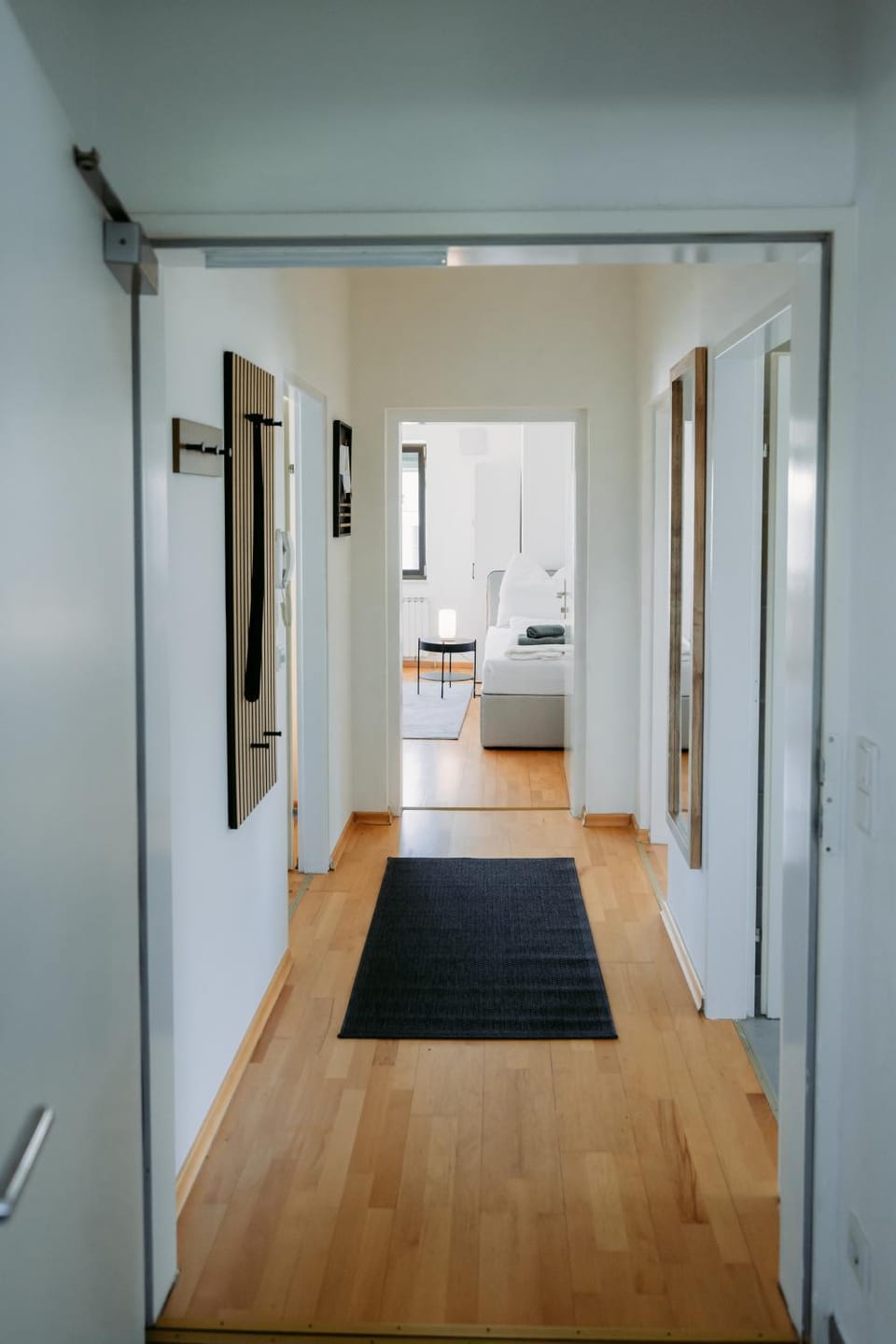 Photo of the whole room, Floor plan