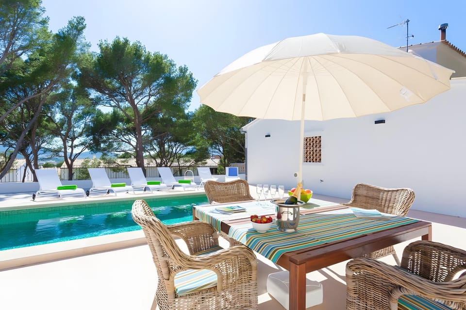 Property building, Balcony/Terrace, Living room, Swimming pool