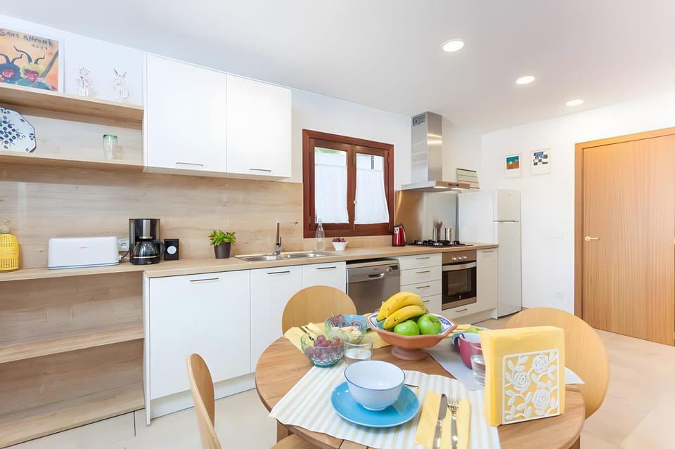 Property building, Kitchen or kitchenette, Living room