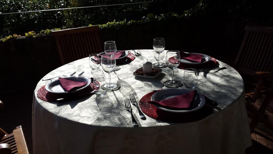 Restaurant/places to eat, Garden, Dining area, Alcoholic drinks, Non alcoholic drinks