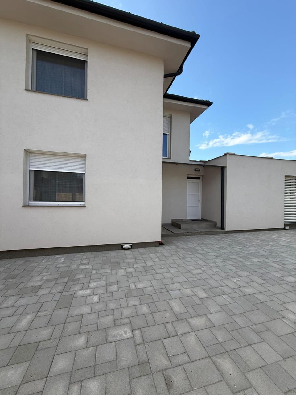 Facade/entrance, Parking