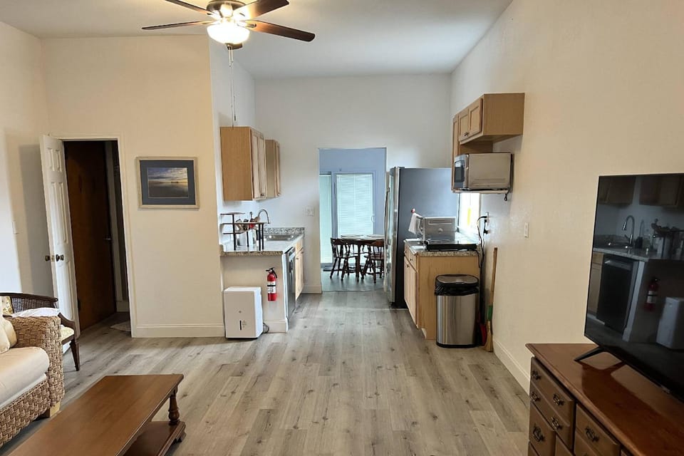 New Listing Bring Your Boat Private Dock + Trailer Parking + Minutes to Crab Island. Apartment in Wright