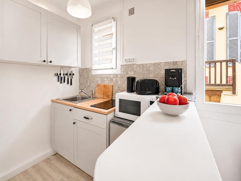 Coffee/tea facilities, Kitchen or kitchenette, microwave, minibar, stove, toaster