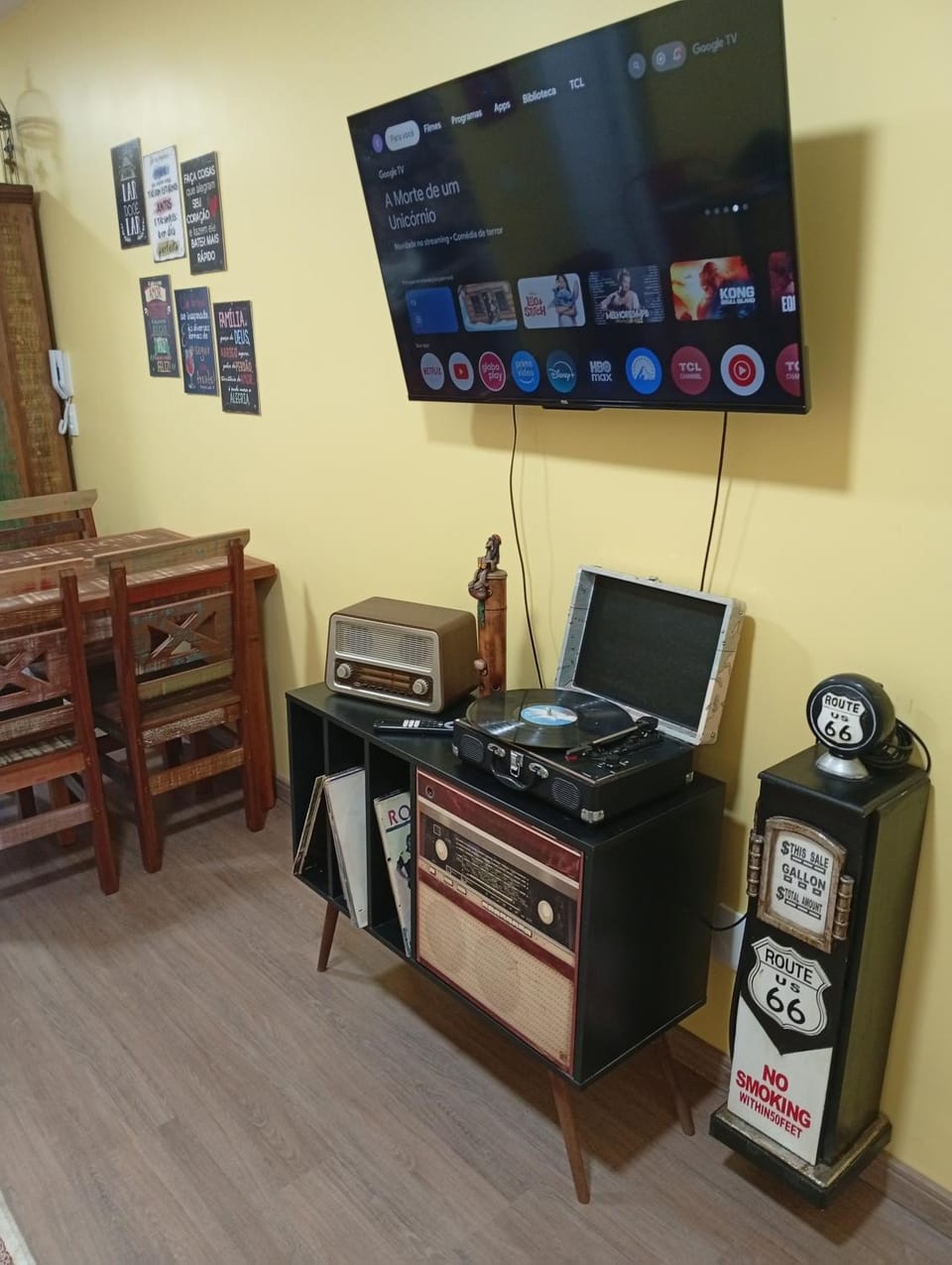 Communal lounge/ TV room