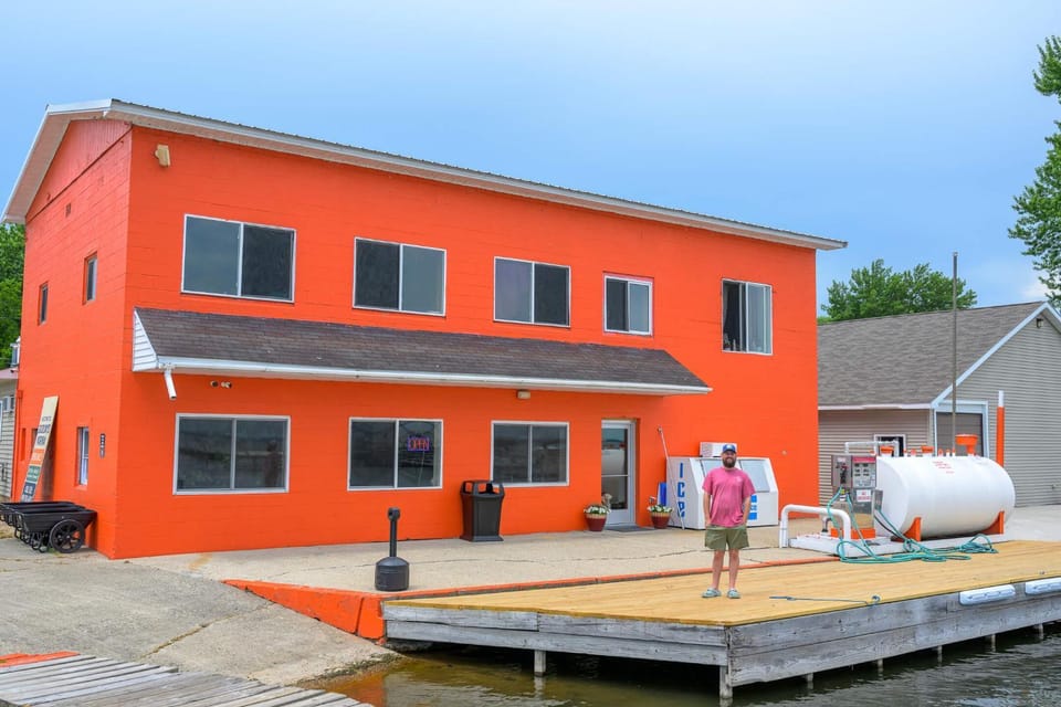 Dockside Flat 1 Nature lodge in Houghton Lake