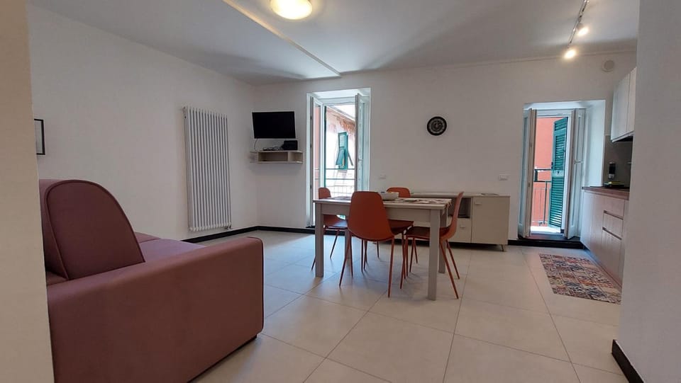 Communal lounge/ TV room, TV and multimedia, Living room, Seating area