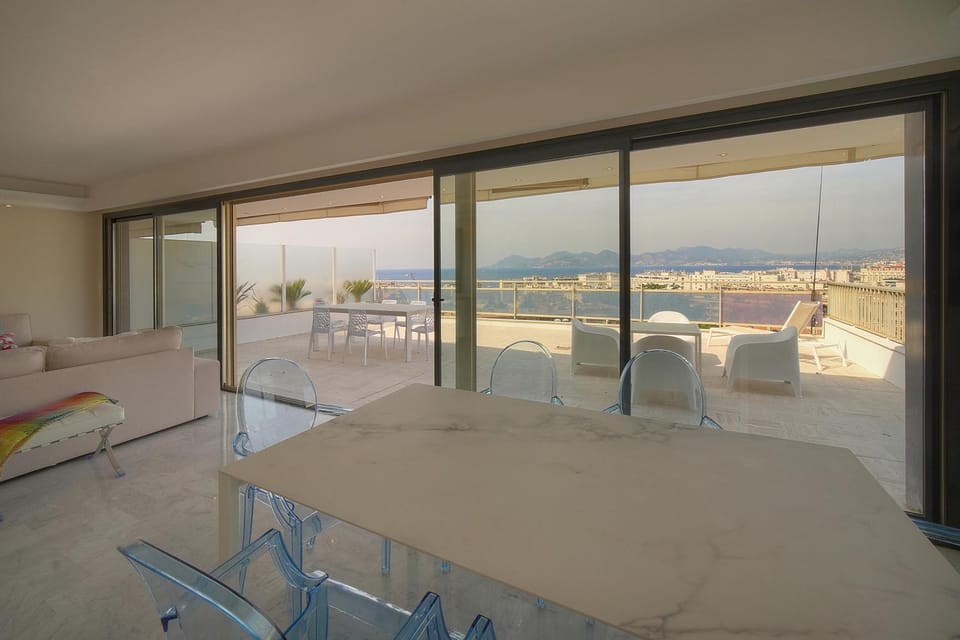 View (from property/room), Living room, Dining area, Sea view