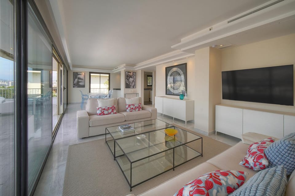 TV and multimedia, Living room, Seating area