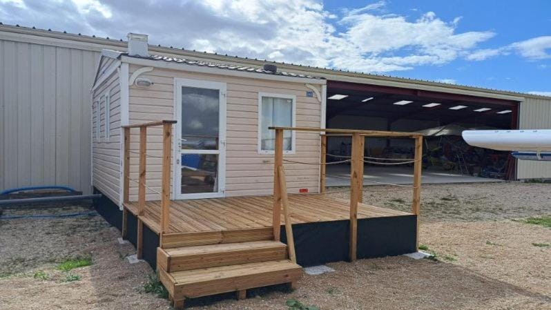 Mobil home de l'aérodrome Campground/ 
RV Resort in Grand Est