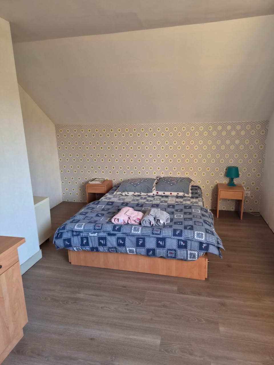 Bed, Photo of the whole room, Bedroom, towels