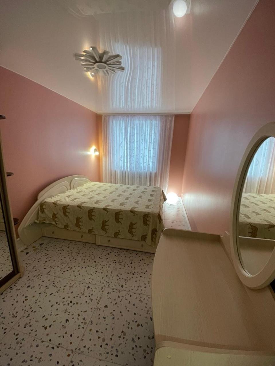 Люкс квартира у центрі міста Горішні Плавні Apartment in Ukraine