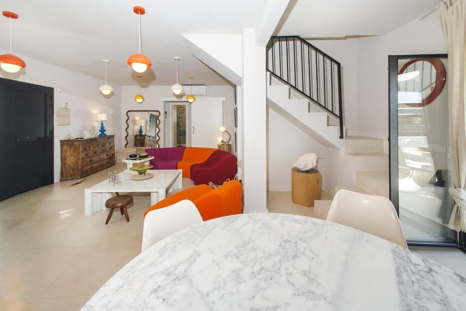 Living room, Seating area
