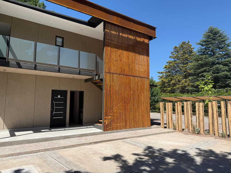 Property building, Facade/entrance, Day