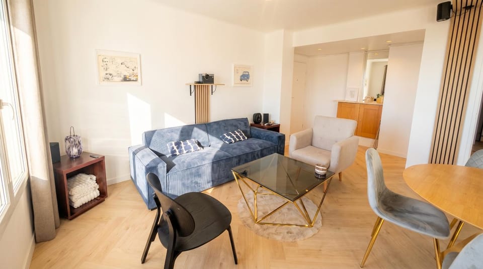 Communal lounge/ TV room, Living room, Seating area