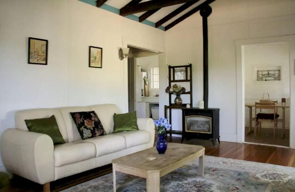 Lovely Cabin Retreat Ideal for Romantic Escape in Geyserville, California Cabin in Geyserville