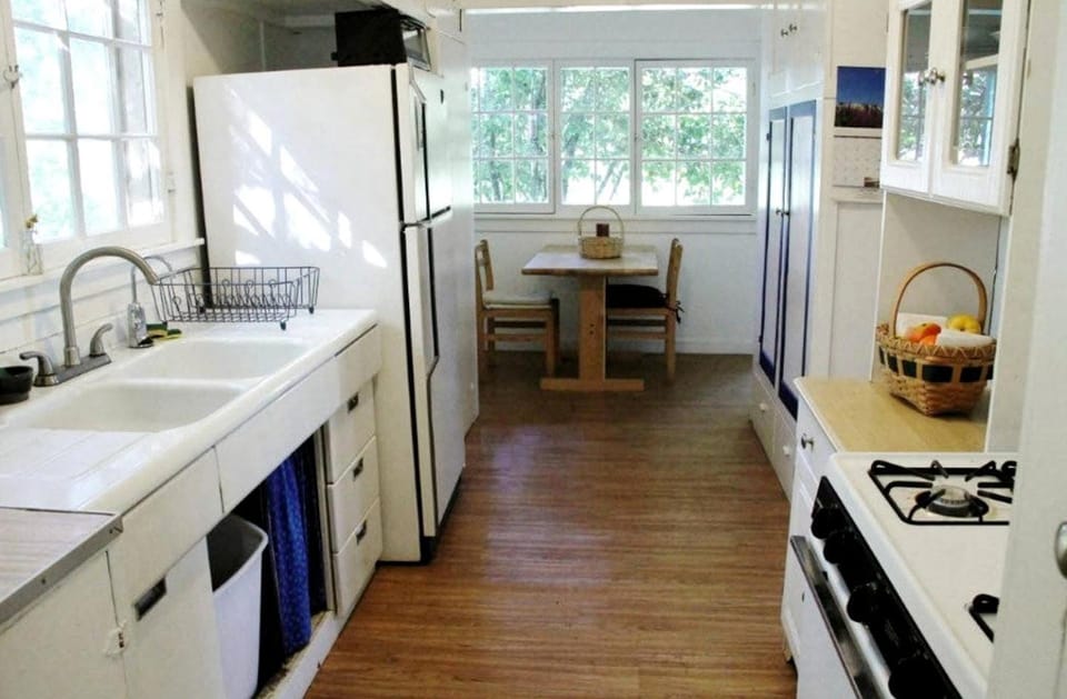 Lovely Cabin Retreat Ideal for Romantic Escape in Geyserville, California Cabin in Geyserville