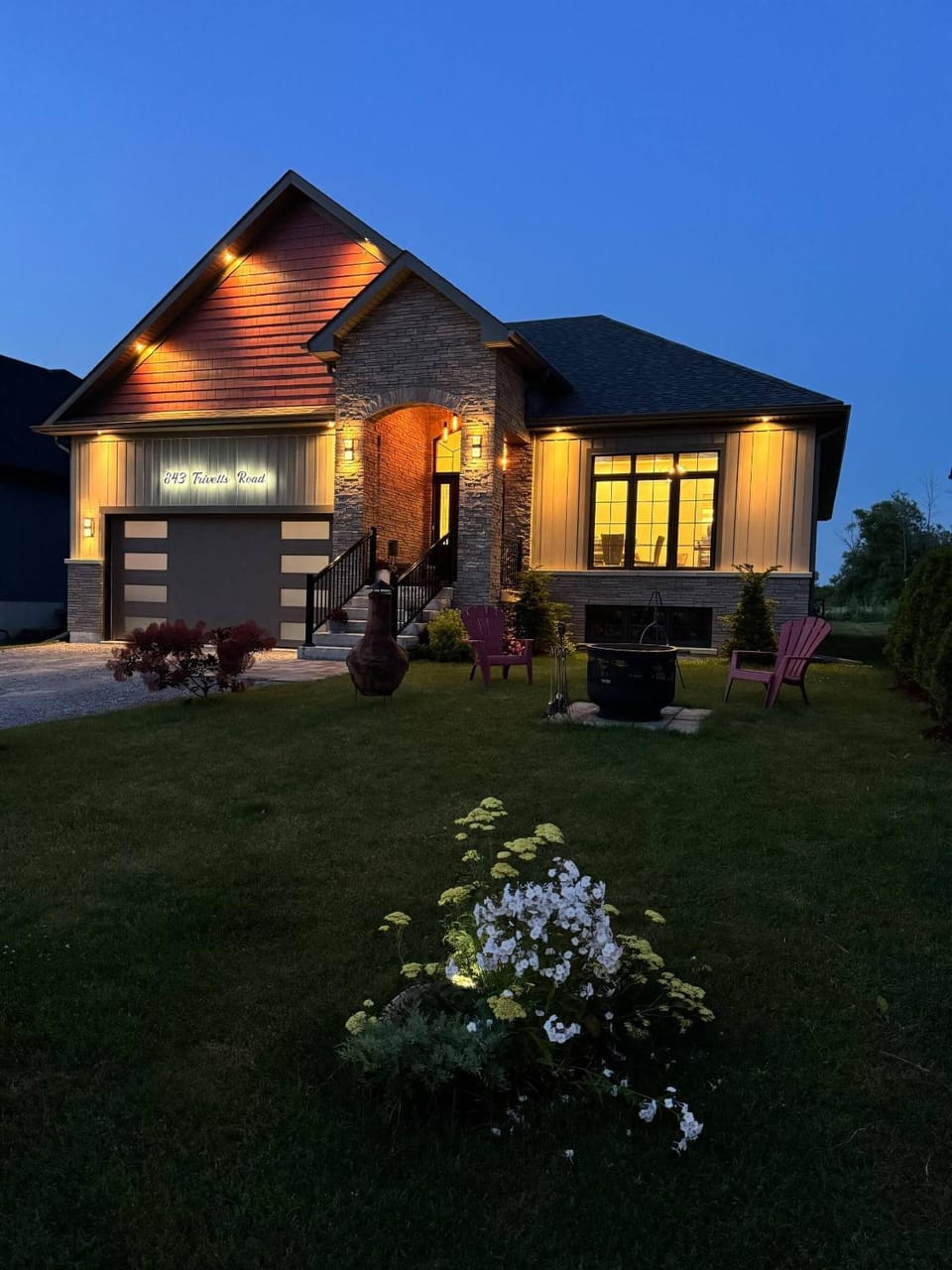 Cozy Lakefront House Retreat For FamiliesFriends House in Georgina