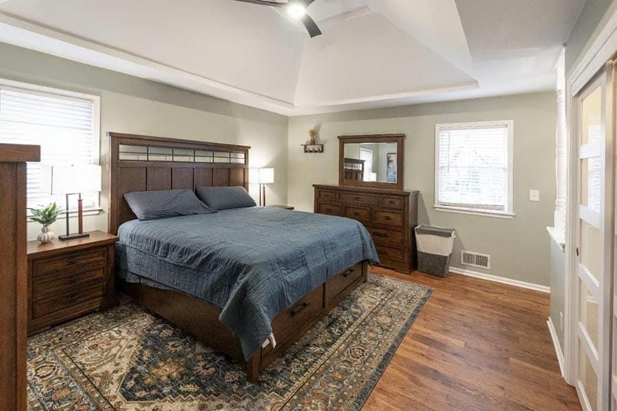 Spacious Retreat 4 BR, Huge Yard, Deck House in Shawnee