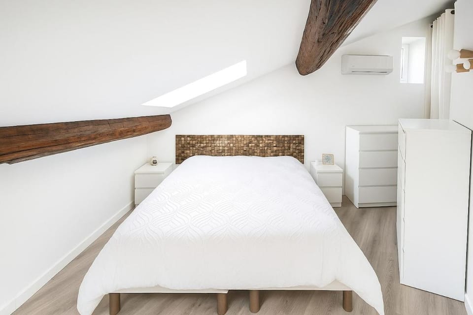 Coup de coeur à Lentilly- place du village Apartment in Auvergne-Rhône-Alpes