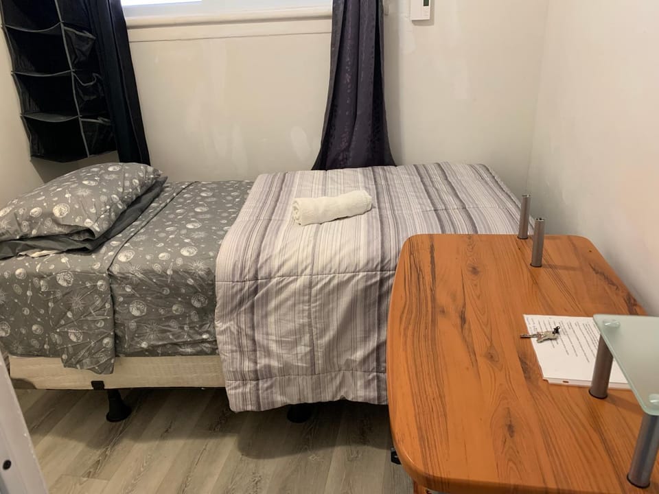 Private Room 200 meters to OttawaU Vacation rental in Gatineau