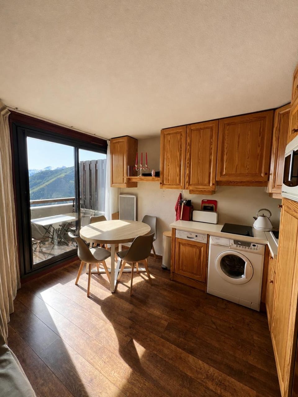 Appartement cosy 6 pers - proche pistes - balcon - parking privé Apartment in Huez