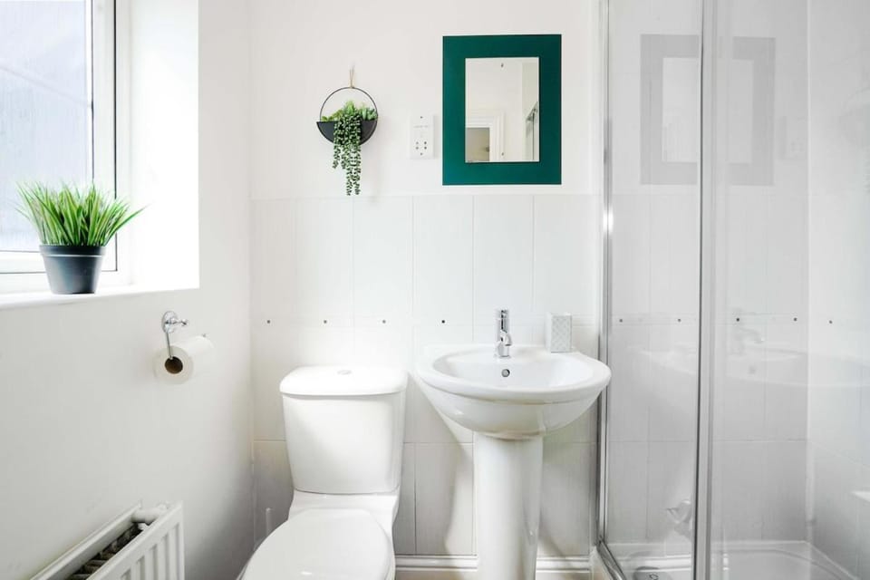 Shower, Toilet