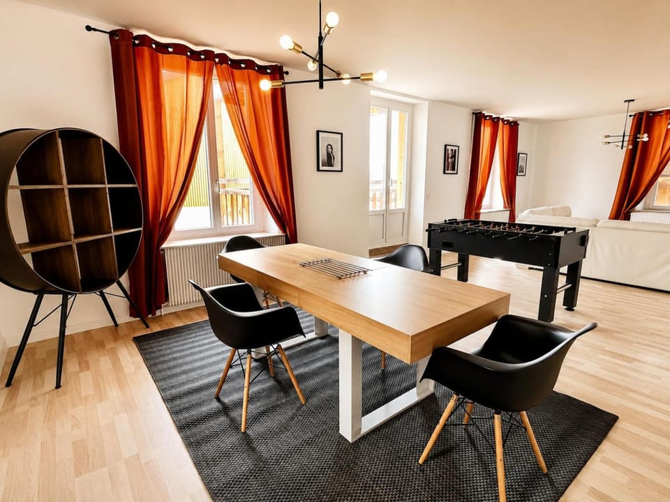 vaste appartement rénové avec terrasse Apartment in Morteau