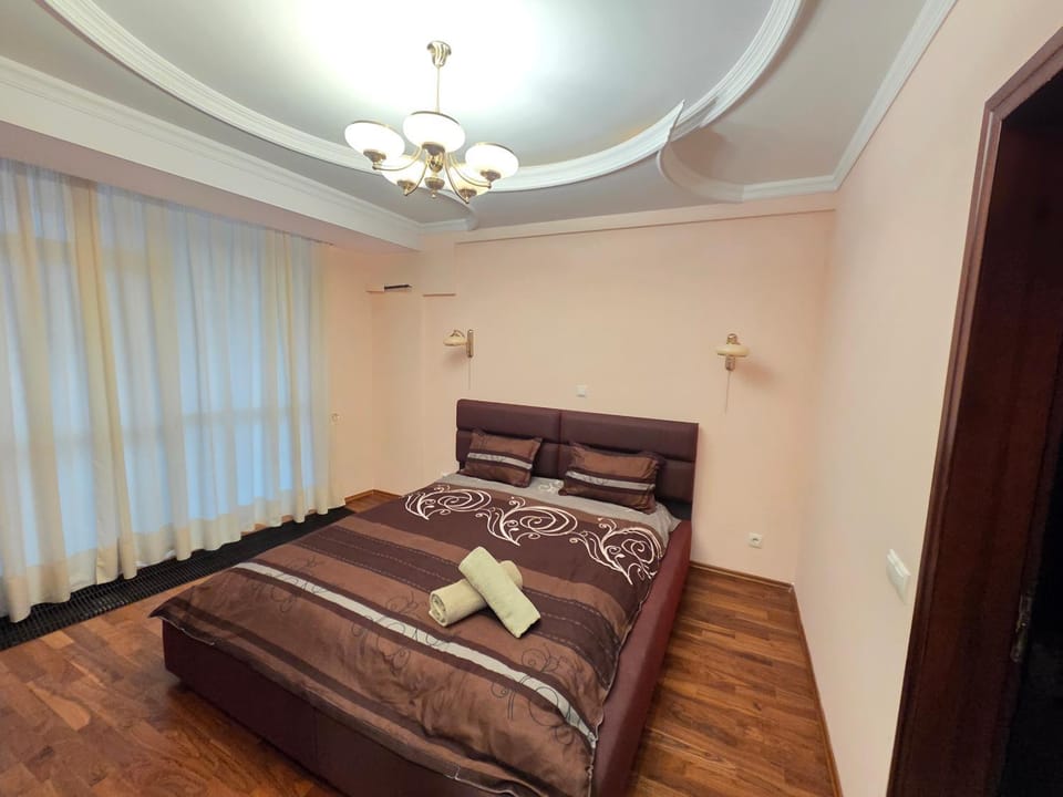 Grand 3 Separate Bedrooms Central Apartments Sfatul Tarii street Apartment in Chișinău
