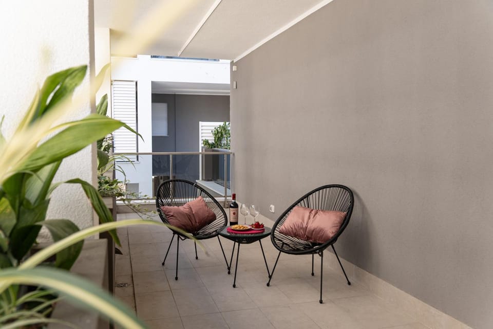 Property building, Balcony/Terrace