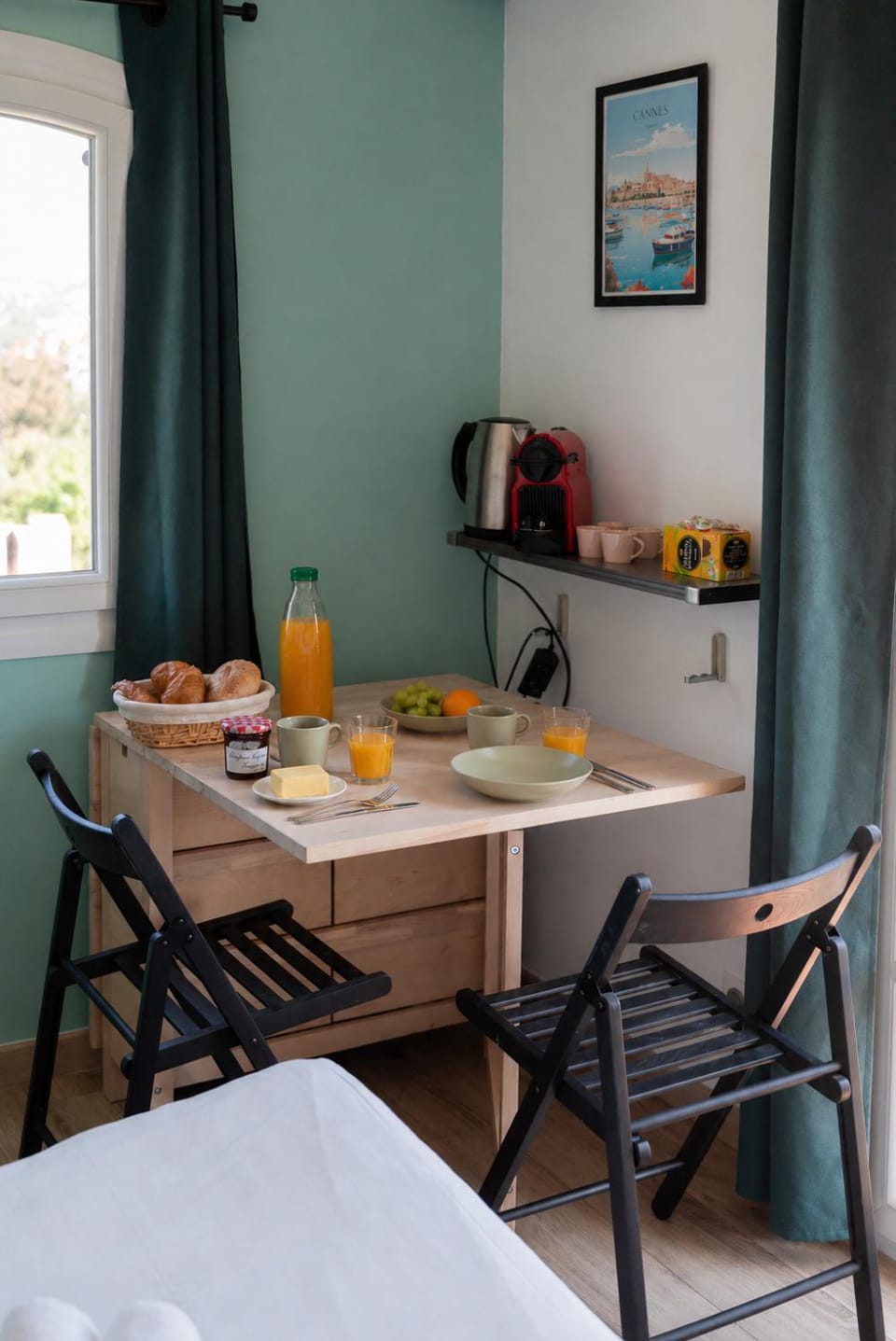Coffee/tea facilities, Kitchen or kitchenette, Food and drinks, Dining area, Food, Breakfast, Continental breakfast