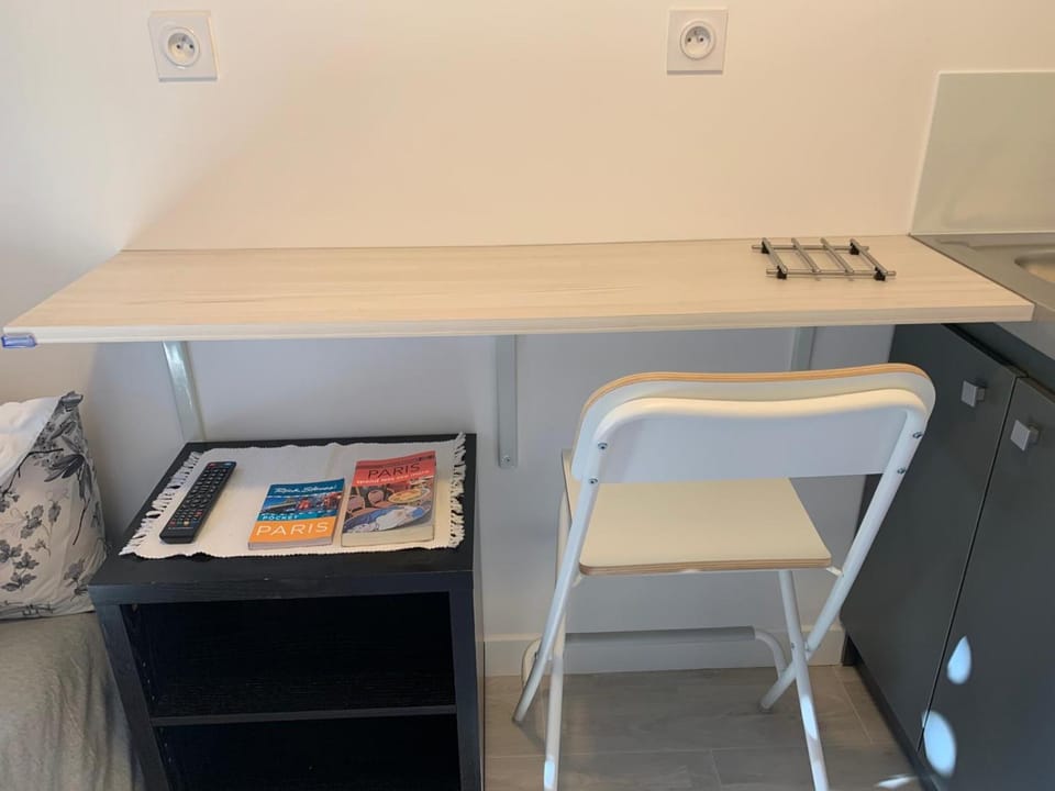 Studio standing Neuilly calme jardin métro Bois Apartment in Paris