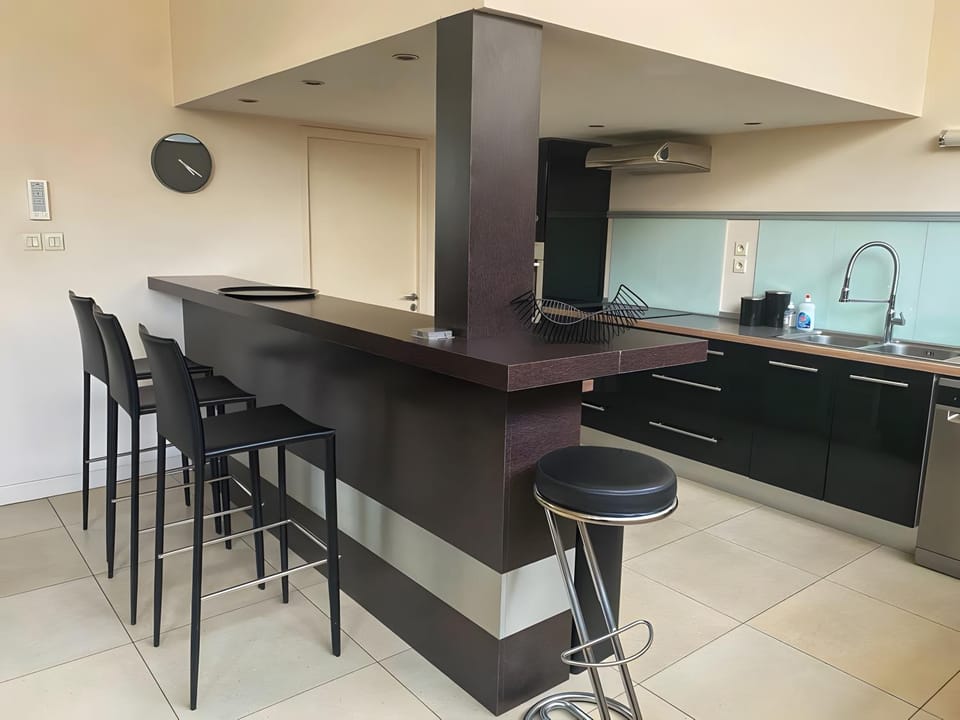Kitchen or kitchenette, Living room