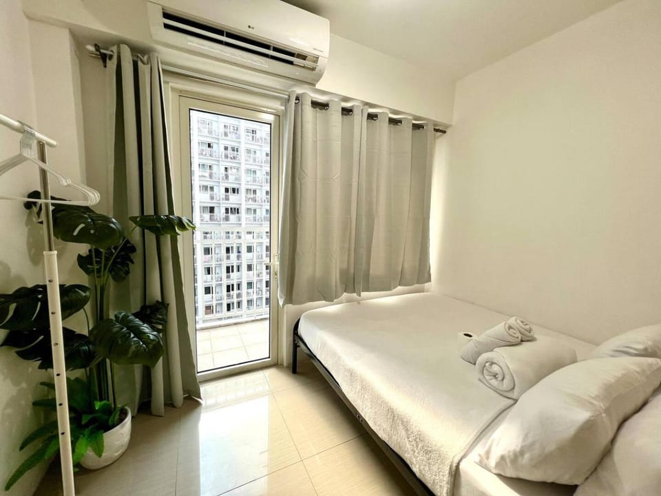 Staycation Pasay near Airport & Mall of Asia 1006 House in Pasay