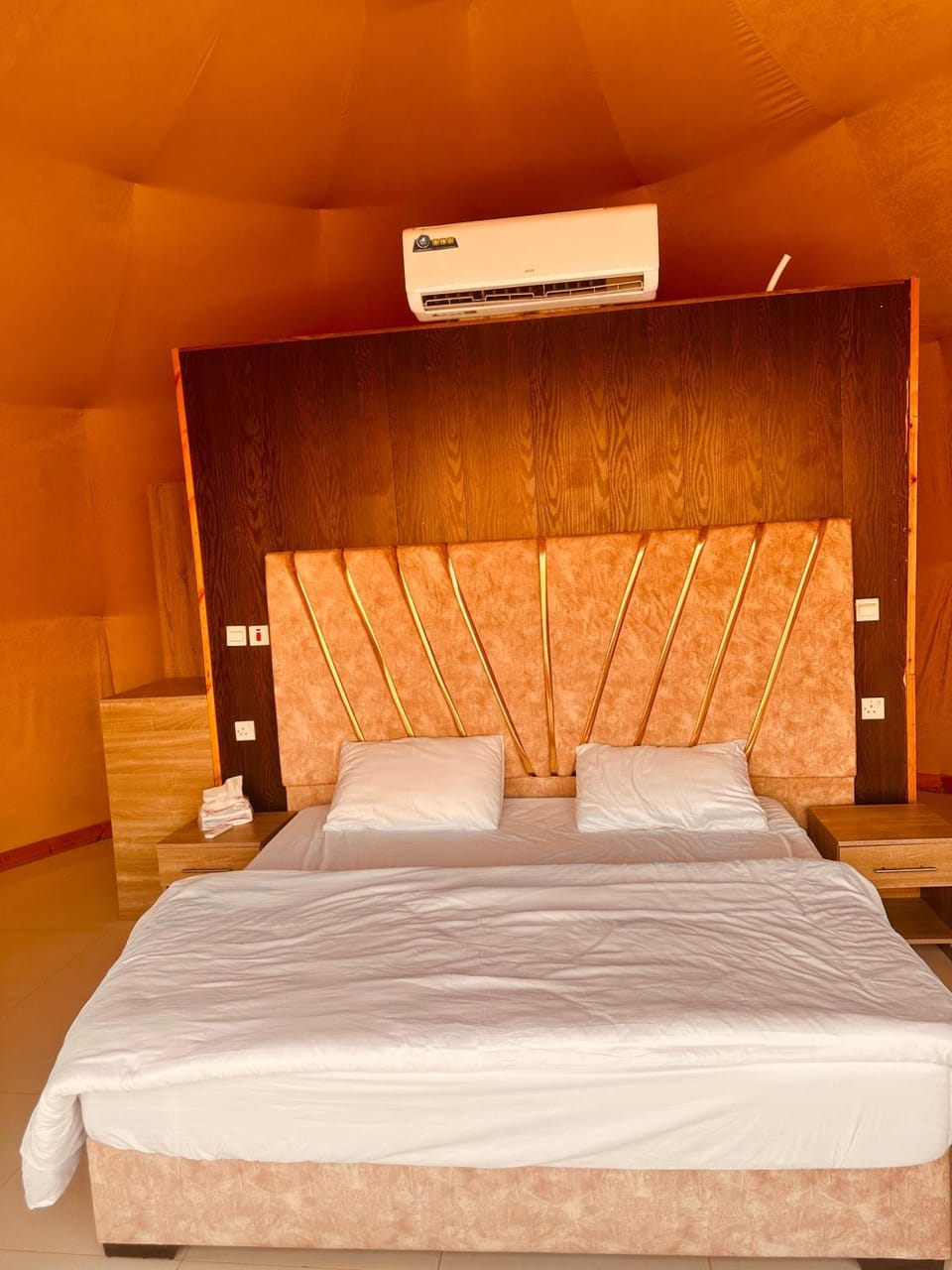Bed, Bedroom, wardrobe, air conditioner