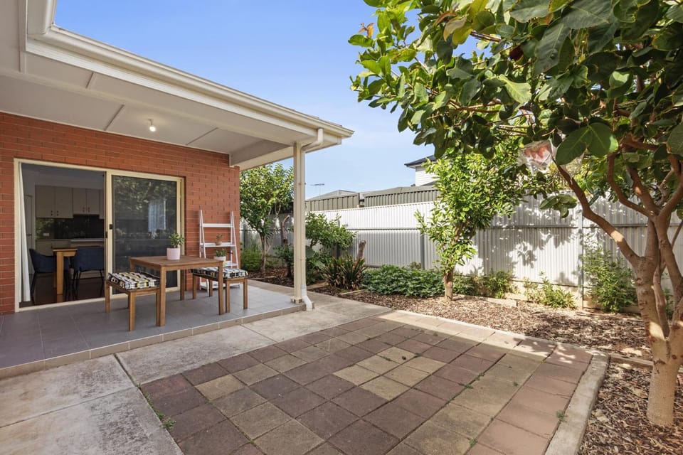Beautiful 4 Bedroom Home Near Marion & Flinders House in Adelaide