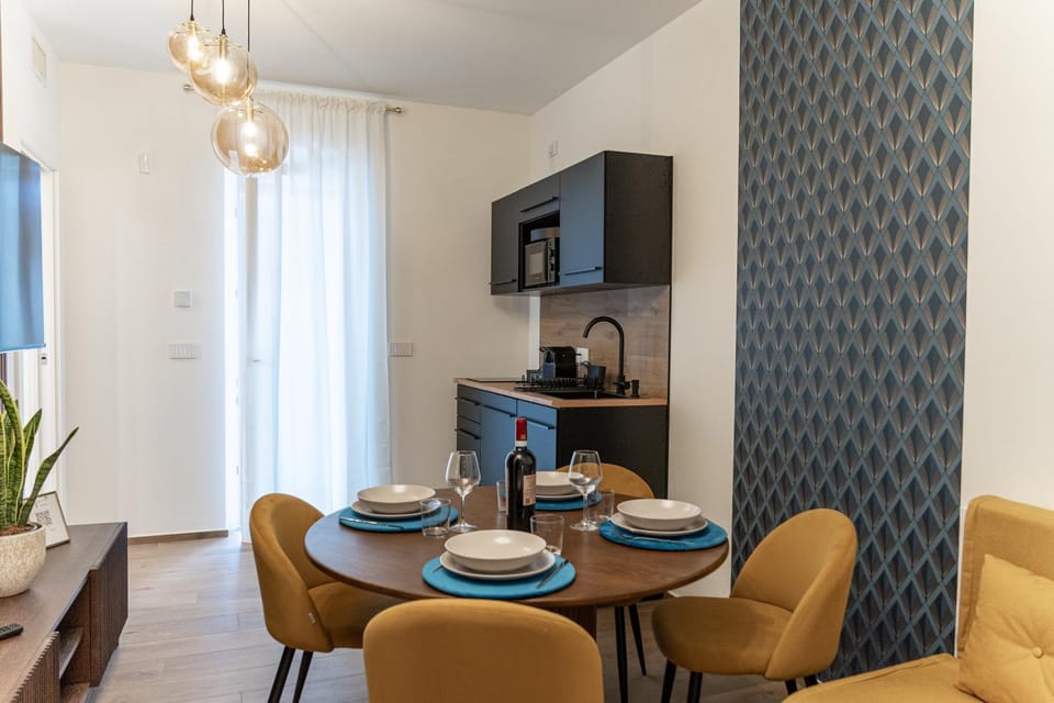 TV and multimedia, Coffee/tea facilities, Kitchen or kitchenette, Living room, Seating area, Dining area, minibar