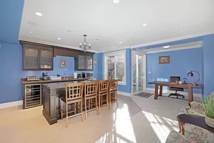 Modern 2BR Home - Prime West Vancouver Location Apartment in West Vancouver