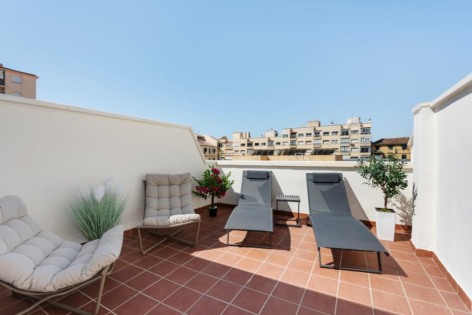 Balcony/Terrace, sunbed