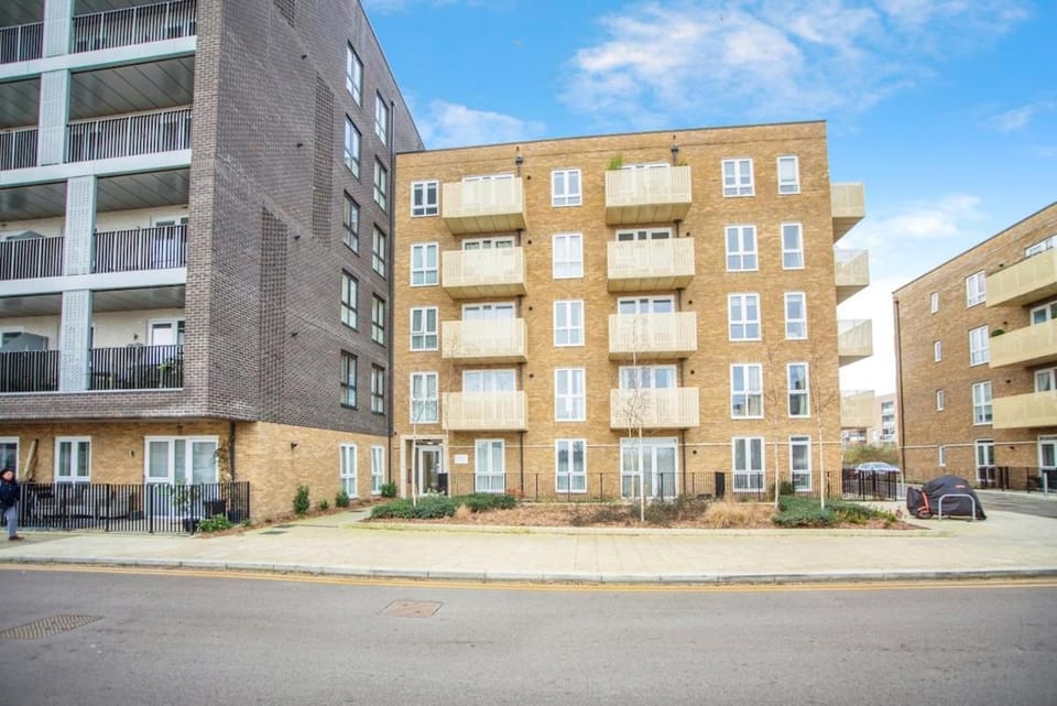 1-Bed Flat in Rochester Riverside Apartment in Rochester
