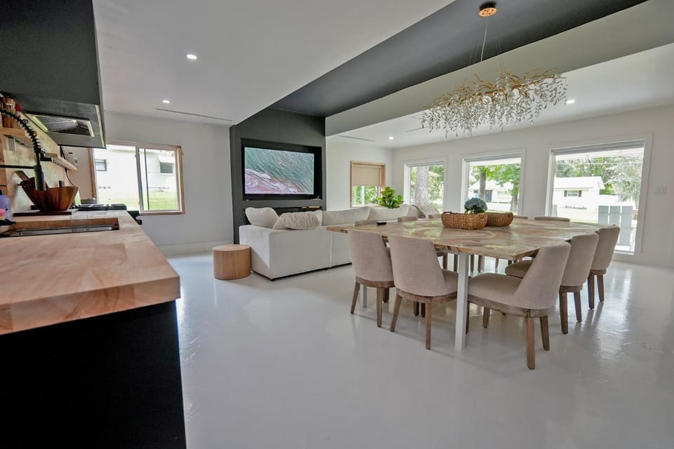 Living room, Seating area, Dining area