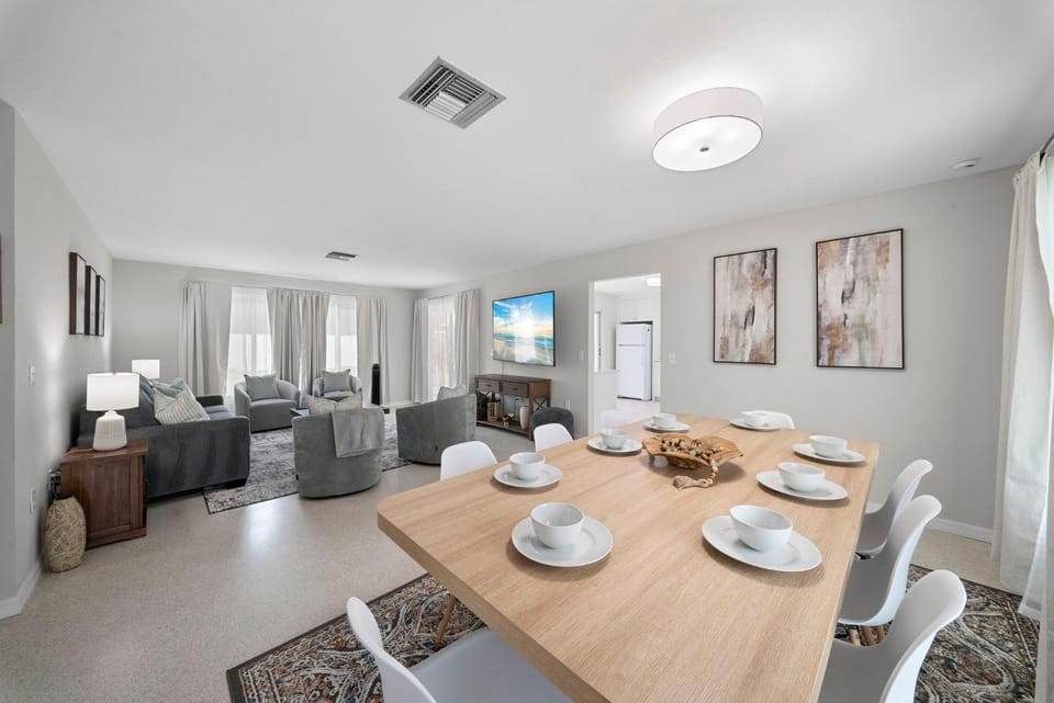 Living room, Seating area, Dining area