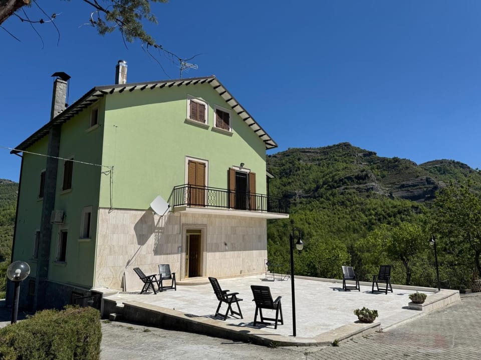 CASA DI BETTA Appartamento 1 Ascoli, Norcia, Monti Sibillini Apartment in Marche