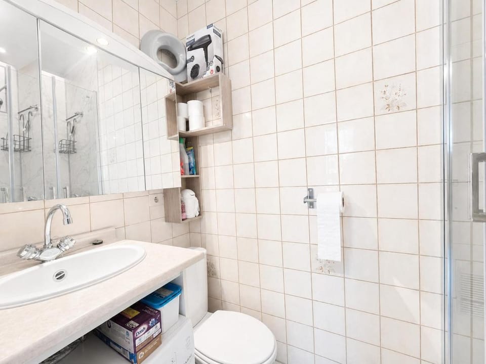 Shower, Toilet, Bathroom