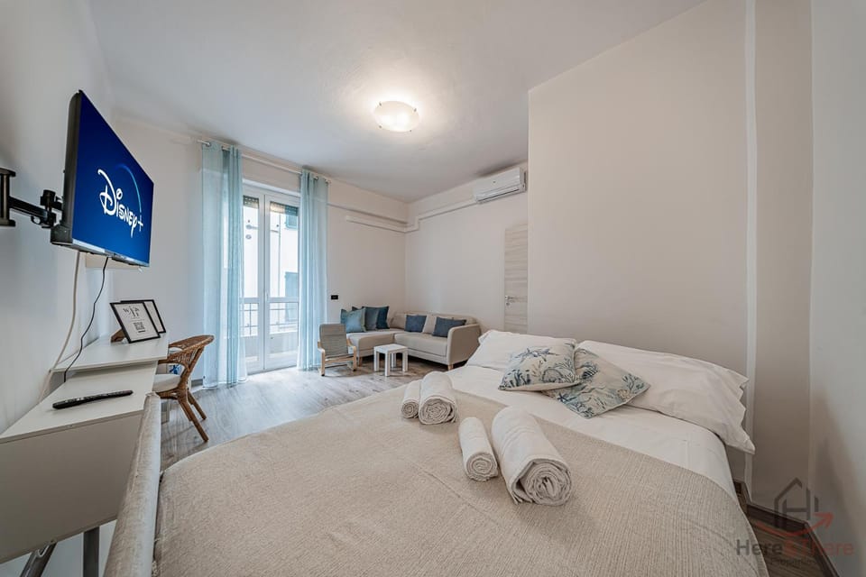 Photo of the whole room, air conditioner