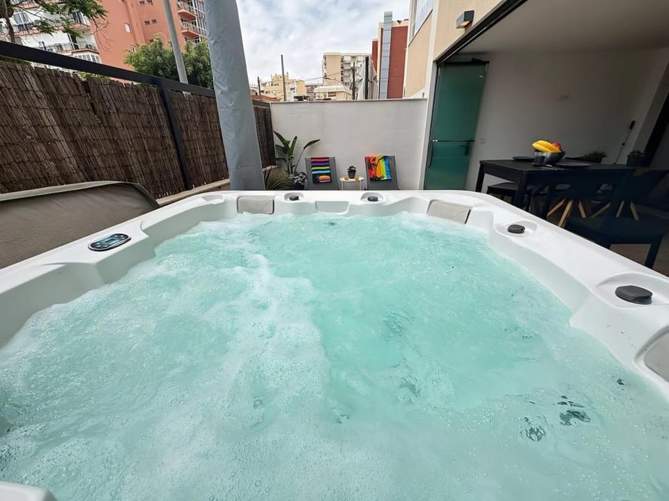 Terrace Private Jacuzzi - City Centre Apartment in Torremolinos