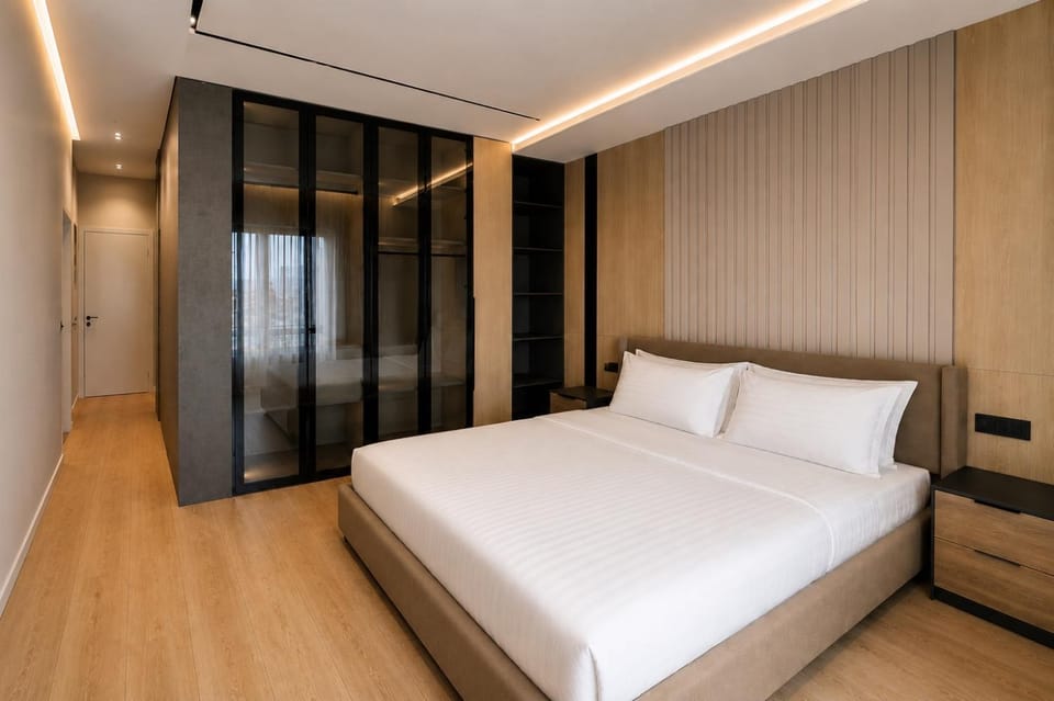 SkyView Luxury Apartment 12th Floor Panorama, City Center Apartment in Tirana