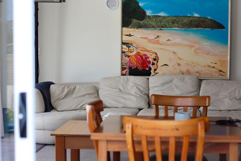 Stylish 1BR Retreat | Patio | Walk to Shops | Parking House in Whangārei
