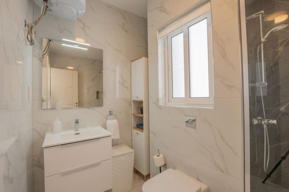 Shower, Bathroom, towels