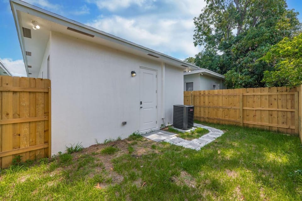 Cozy and Fully Equipped Studio in West Palm Beach House in West Palm Beach