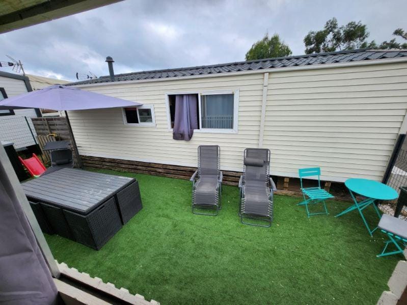 Mobil-home Climatisé à 400m de la Plage - Camping Les Fontêtes Campground/ 
RV Resort in Hyères